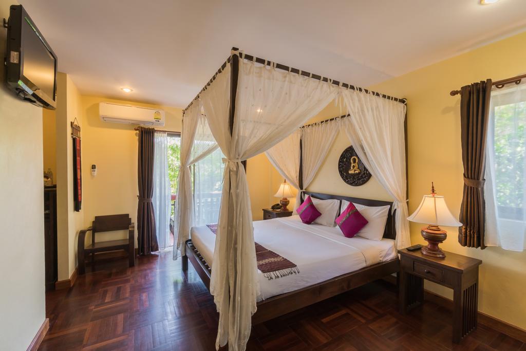 Coral Hotel Bangsaphan Бангсапхан Экстерьер фото