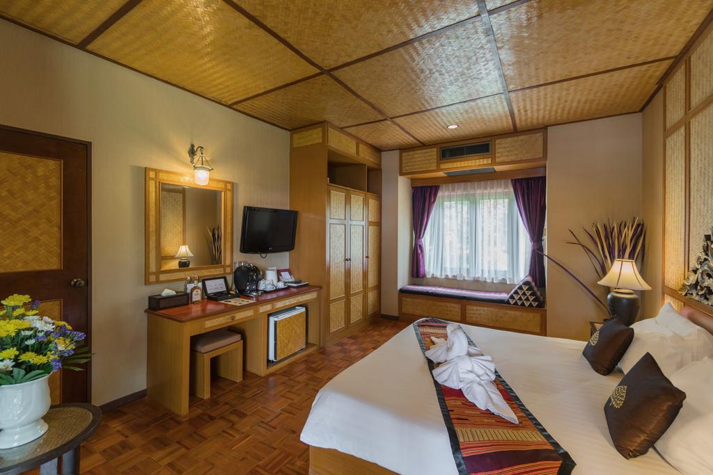 Coral Hotel Bangsaphan Бангсапхан Экстерьер фото