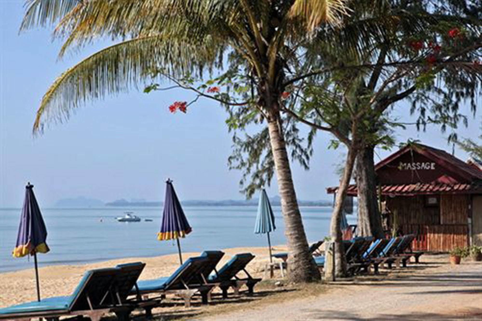 Coral Hotel Bangsaphan Бангсапхан Экстерьер фото